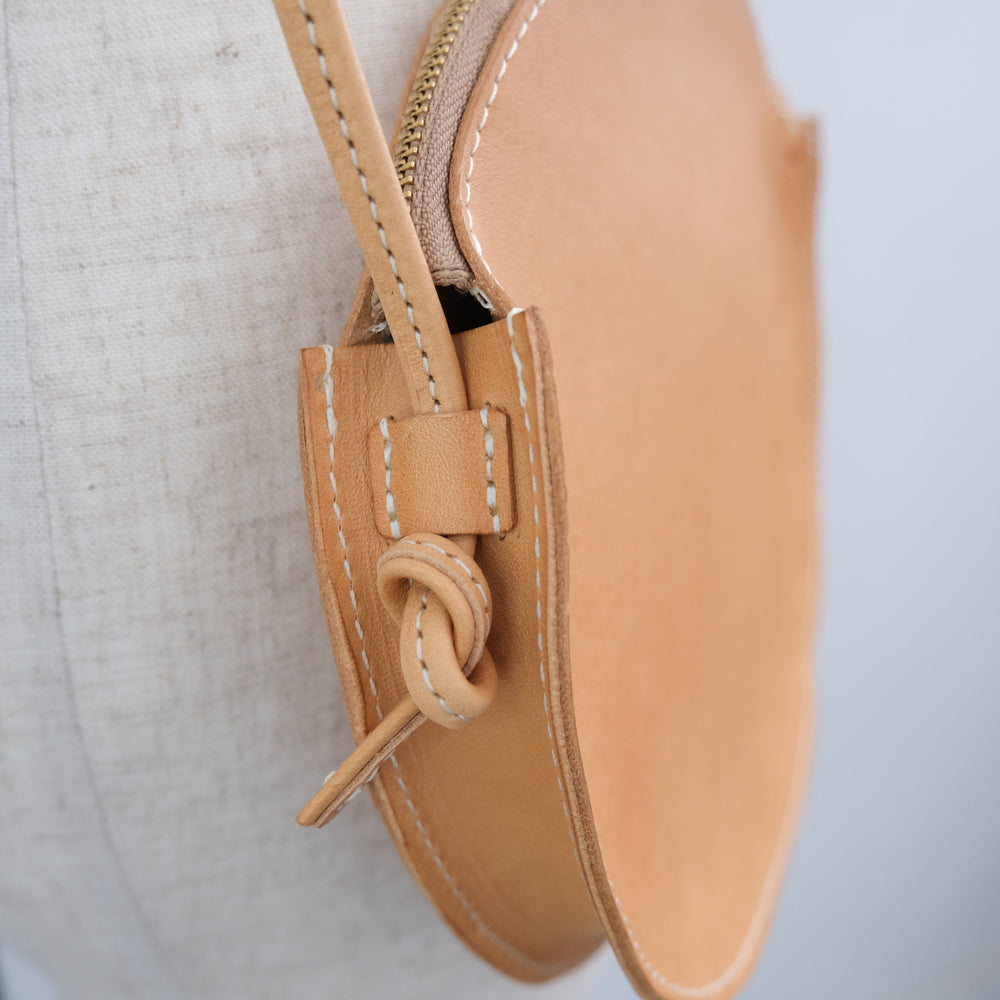 Round pouch shoulder