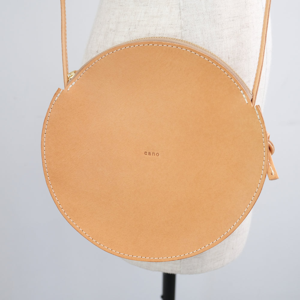 Round pouch shoulder