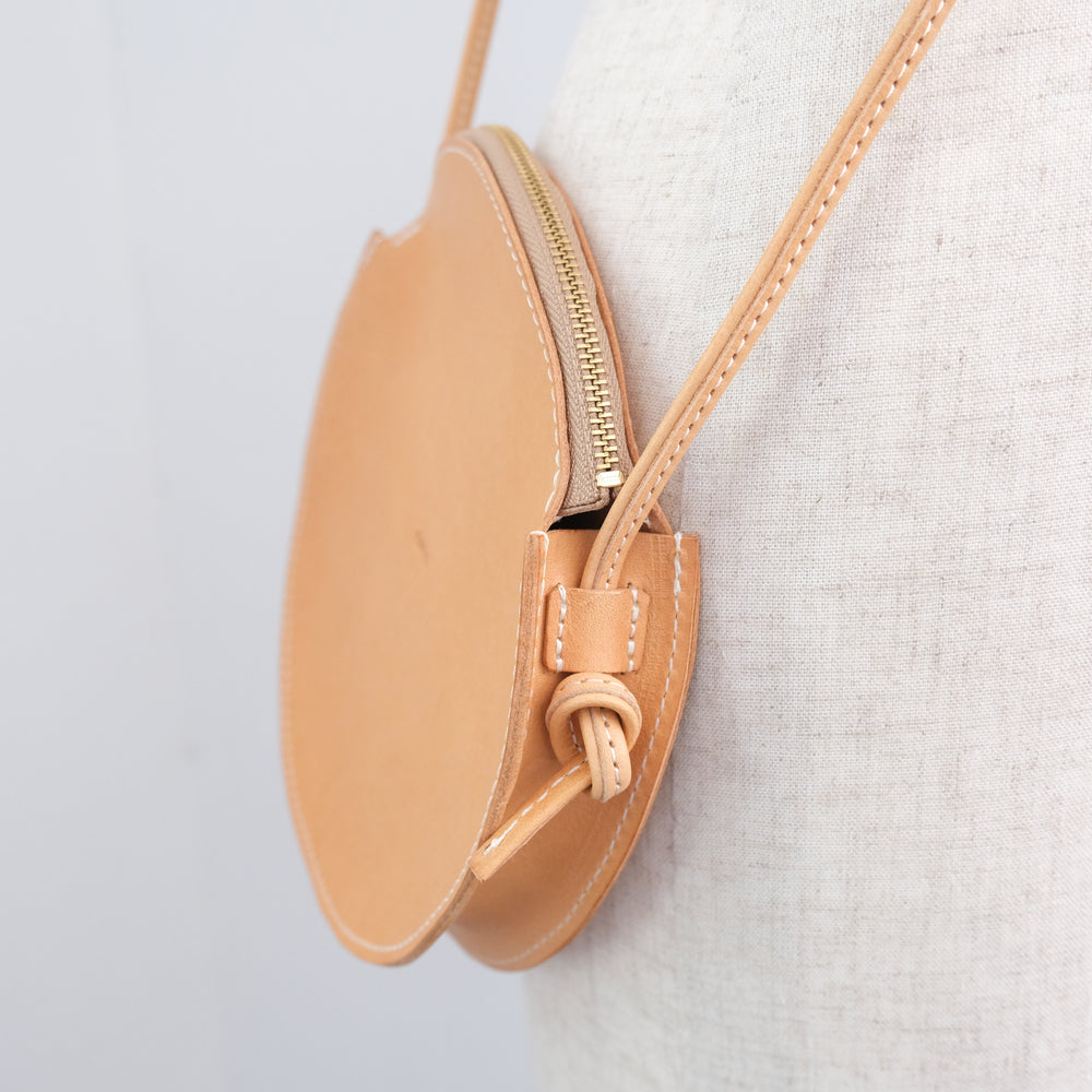 Round pouch shoulder