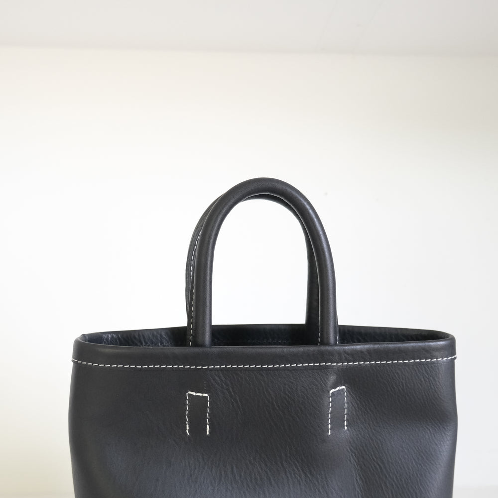 Leather oval basket bag mini Black