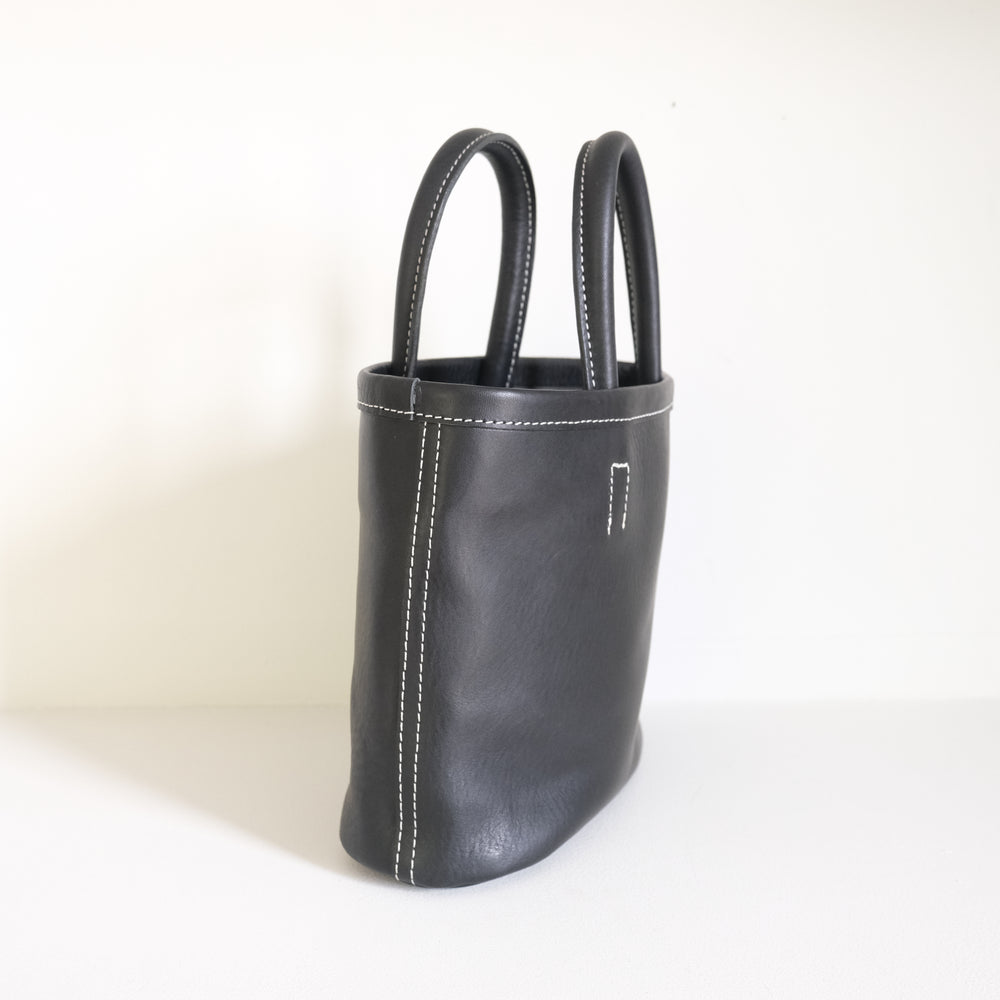Leather oval basket bag mini Black