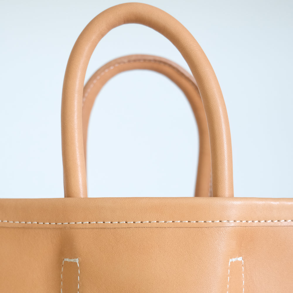 Leather oval basket bag mini Beige