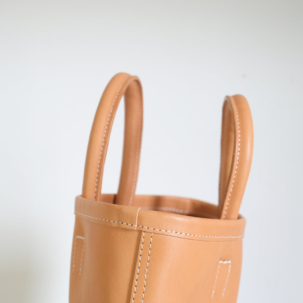 Leather oval basket bag mini Beige