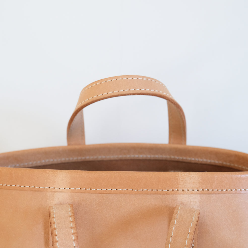 Leather round mini bag: short handles