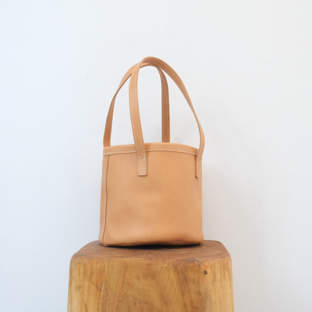 Leather round mini bag natural